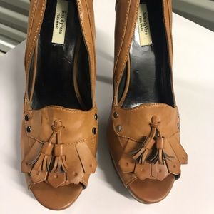 Simply Vera Vera Wang 1” platform 5” high peep toe heels w/tassels